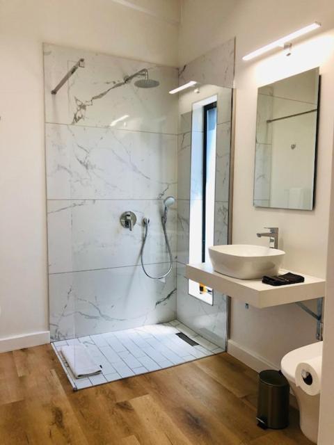 הרמנוס Glow Boutique Suites & Guesthouse מראה חיצוני תמונה